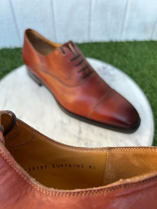 Magnanni Leather Oxford men 
$399 new 
Color: tabacco - Picture 11 of 16